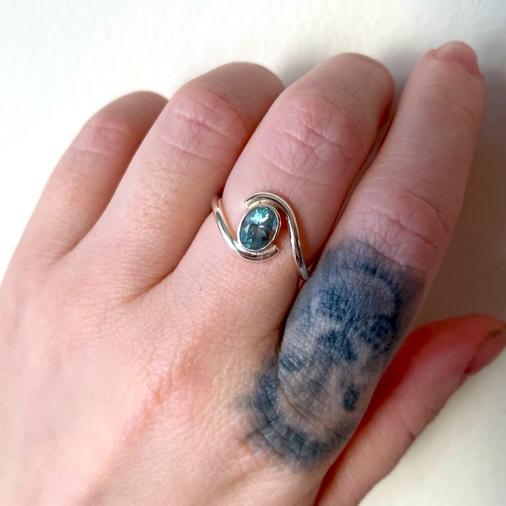 Faceted Aquamarine and Sterling Silver Twist Ring